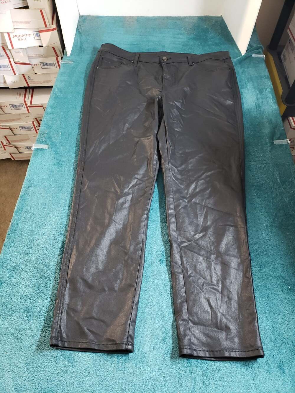 Chicos Jeans Size 3.5 US Size 18 Womens Black Coated Pants Mid Rise Ladies Ankle